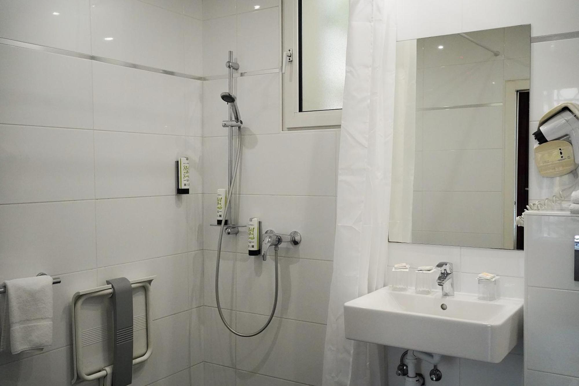 Hotel Gabriel Issy Paris Екстер'єр фото
